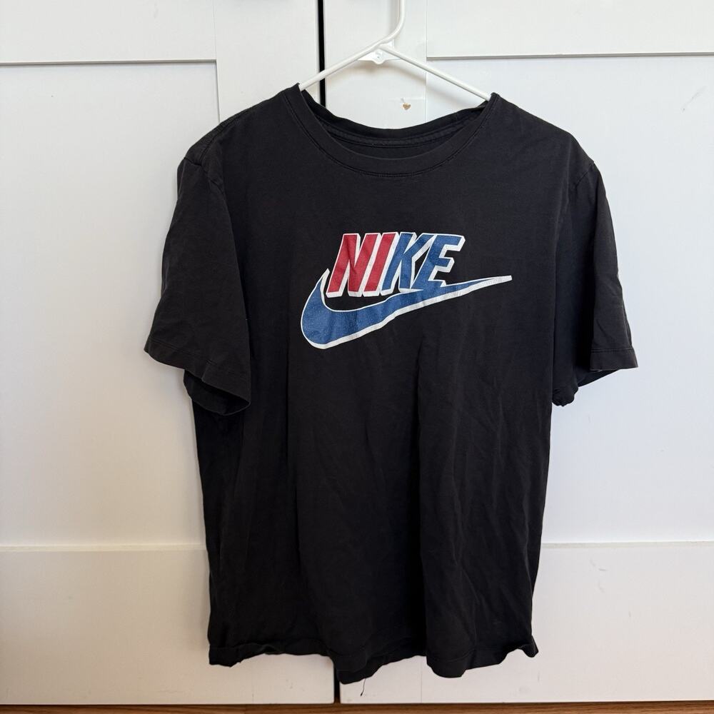 Nike The Nike Tee Black Red Blue Graphic Logo Short Sleeve T-Shirt Men’s Size L